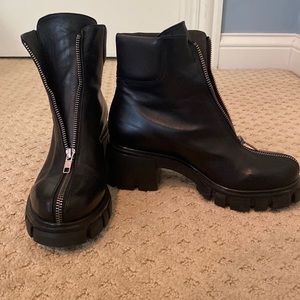 L’idea by Lori black boots